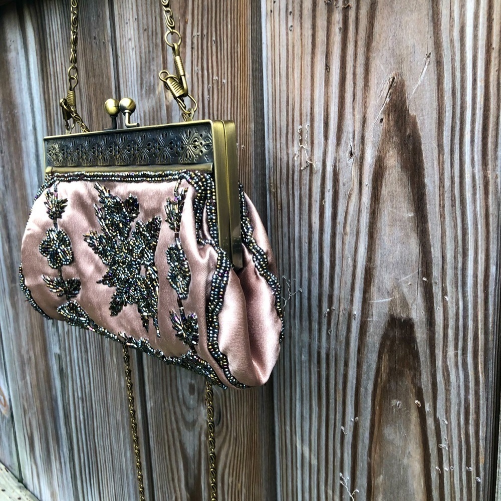 𝅺(SOLD) VINTAGE beaded beauty - Picture 4 of 16